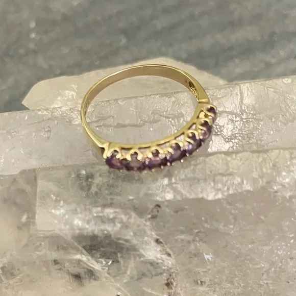 10 Karat Gold Amethyst Ring - Picture 5 of 12